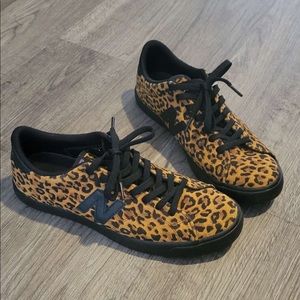 new balance leopard print sneakers size 10.5